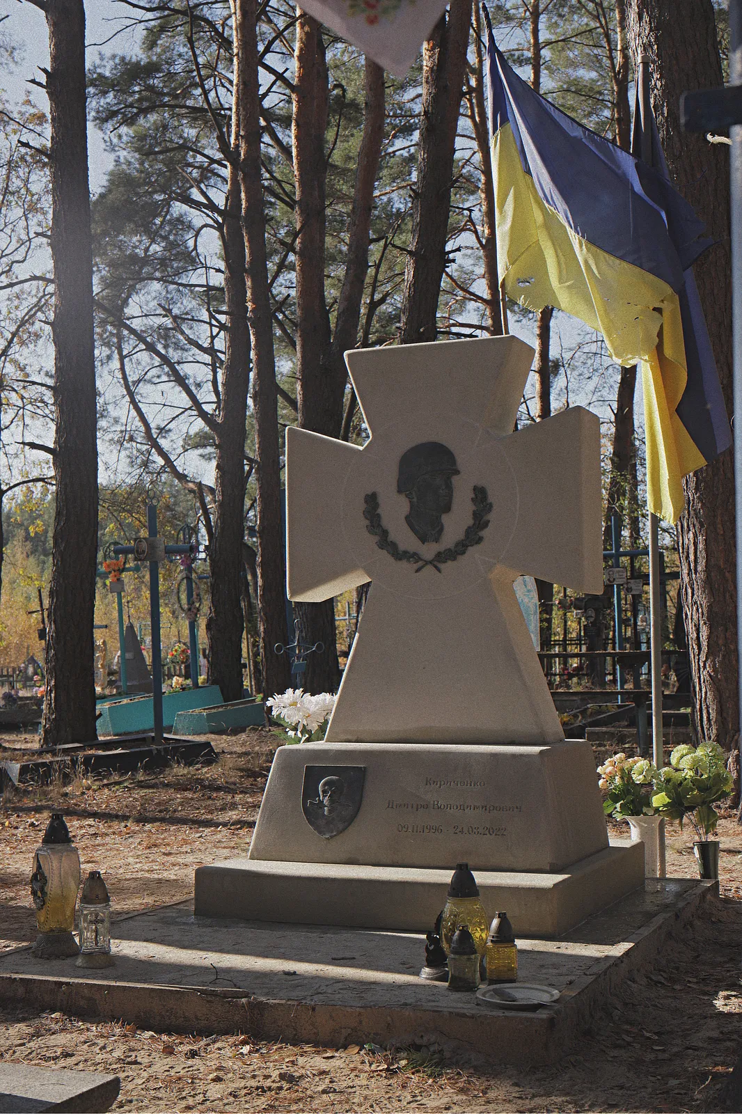 Зображення "Козацький Хрест" від Дмитро Войтович, розмір: 170, матеріали: Пісковик, бронза, медіум: Скульптура, серія: Пам'ятник Фото 1 з 3.