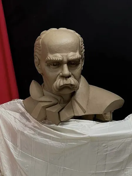 Зображення "Тарас Шевченко" від Дмитро Войтович, розмір: 100х80, матеріали: Глина, медіум: Скульптура, серія: Пам'ятник Фото 5 з 7.